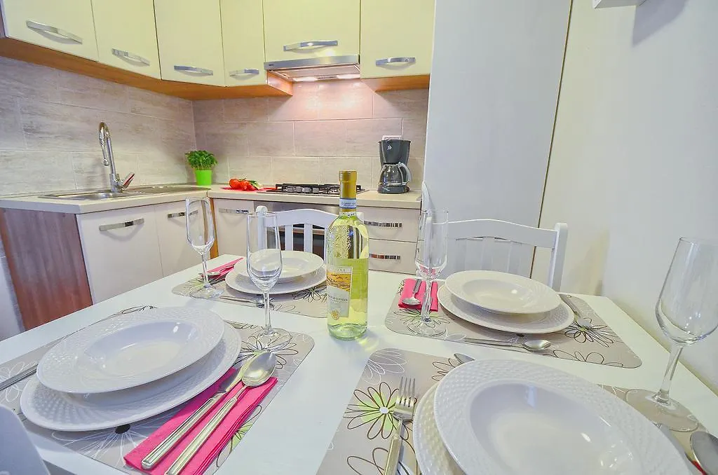 E&E Apartment Arena With Free Private Parking Pula