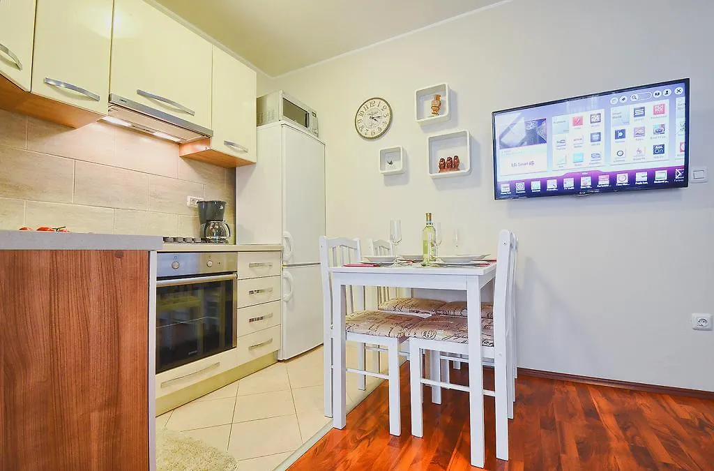 E&E Apartment Arena With Free Private Parking Pula