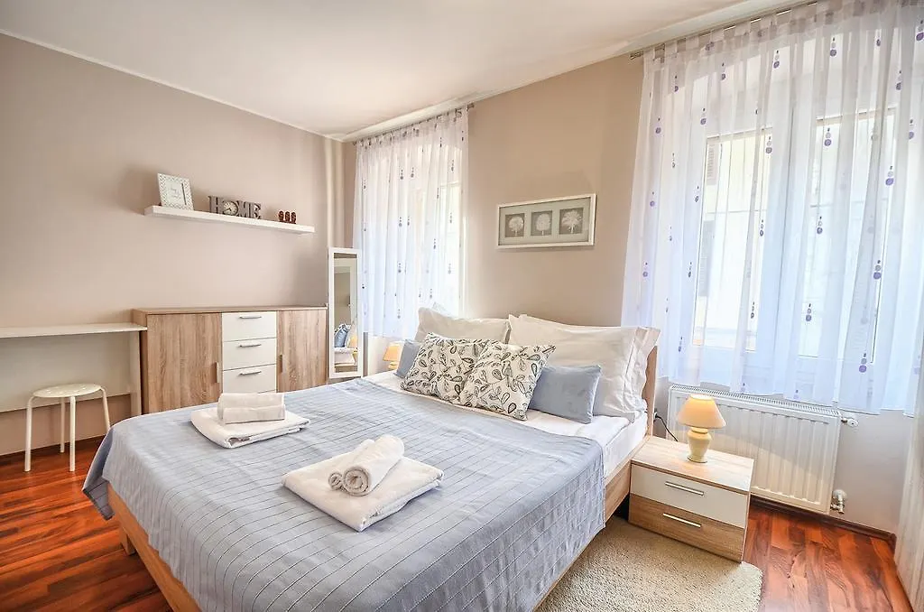 E&E Apartment Arena With Free Private Parking Pula Croatia